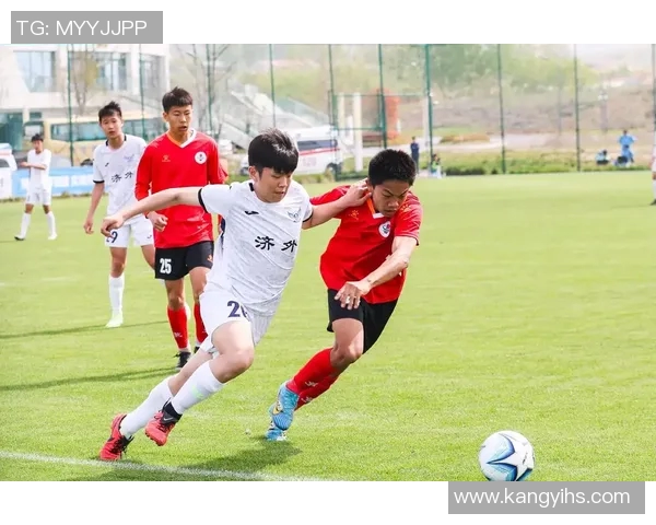 男生对足球明星的热爱背后隐藏着怎样的情感与追求